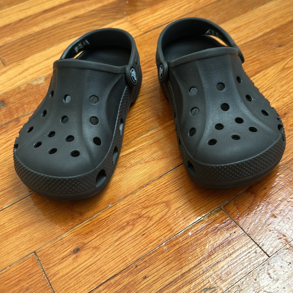 Crocs Black Clogs Size J 1 - Picture 3 of 7